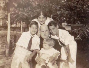 blumenfeldfamily1923 (1)     